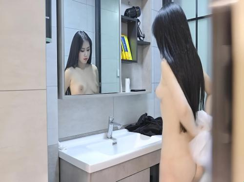 Adikku menyewa kamar yang indah di apartemenku