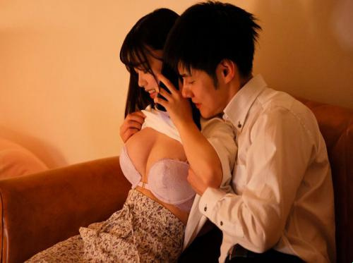 Diam-diam meniduri pacar sahabatnya dalam perjalanan bisnis