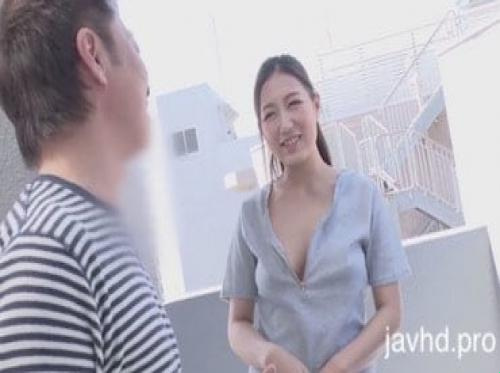Tetangga sialan yang sangat seksi, Nene Sakura